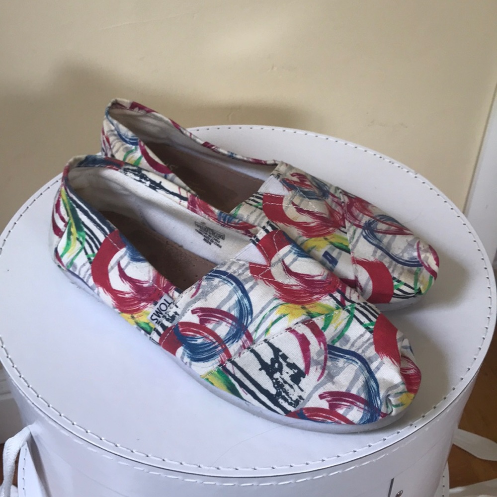 women’s multicolored TOMS. Slip-on classic flats
